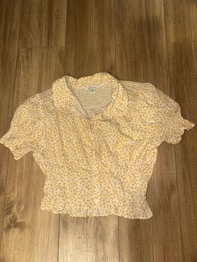 American Eagle Outfitters Cream Top with Yellow Floral Print